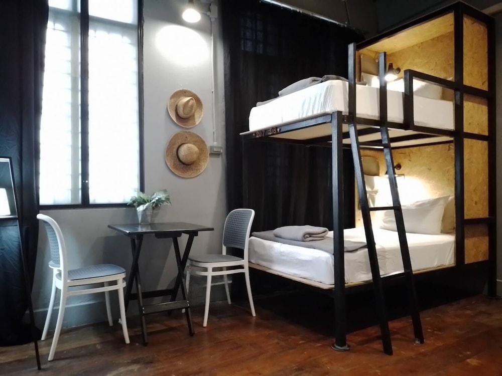 Bangkok Bed and Bike - Hostel Room Type - Big Private Twin Bunk bed