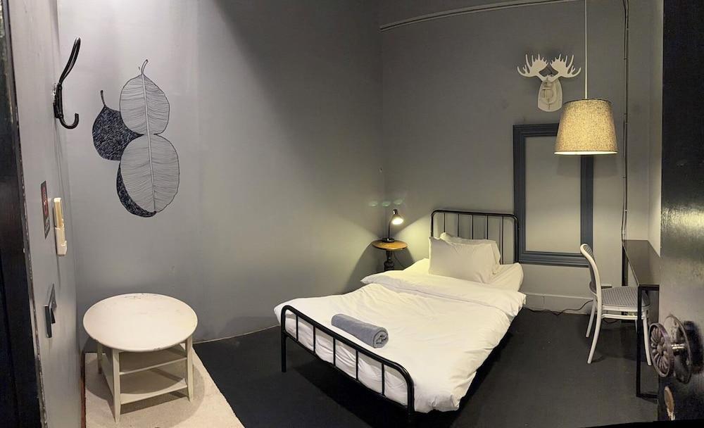 Bangkok Bed and Bike - Hostel Room Type - Basic Single Room