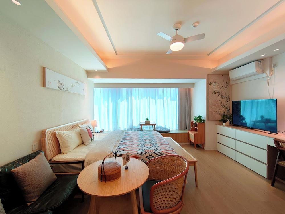 World Union Service Apartment Cosmo Room Type - Deluxe Studio (King Size Bed)
