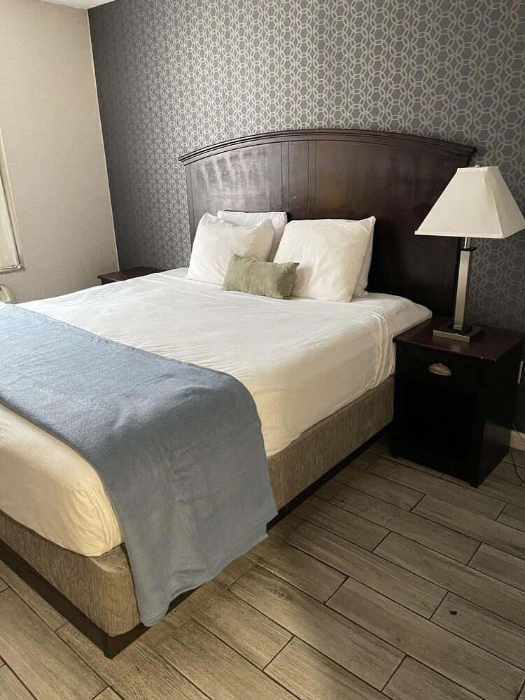 Lex View Inn at JFK Airport - Tap to explore photos