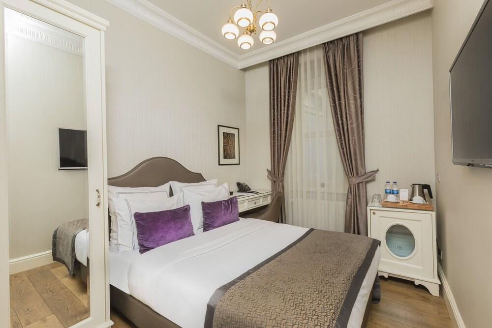 Meroddi Galata Mansion Room Type - Deluxe Room, 1 King Bed