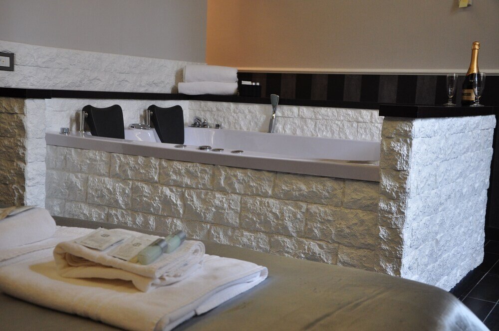 Navona Nice Room Room Type - Exclusive Suite, Hot Tub