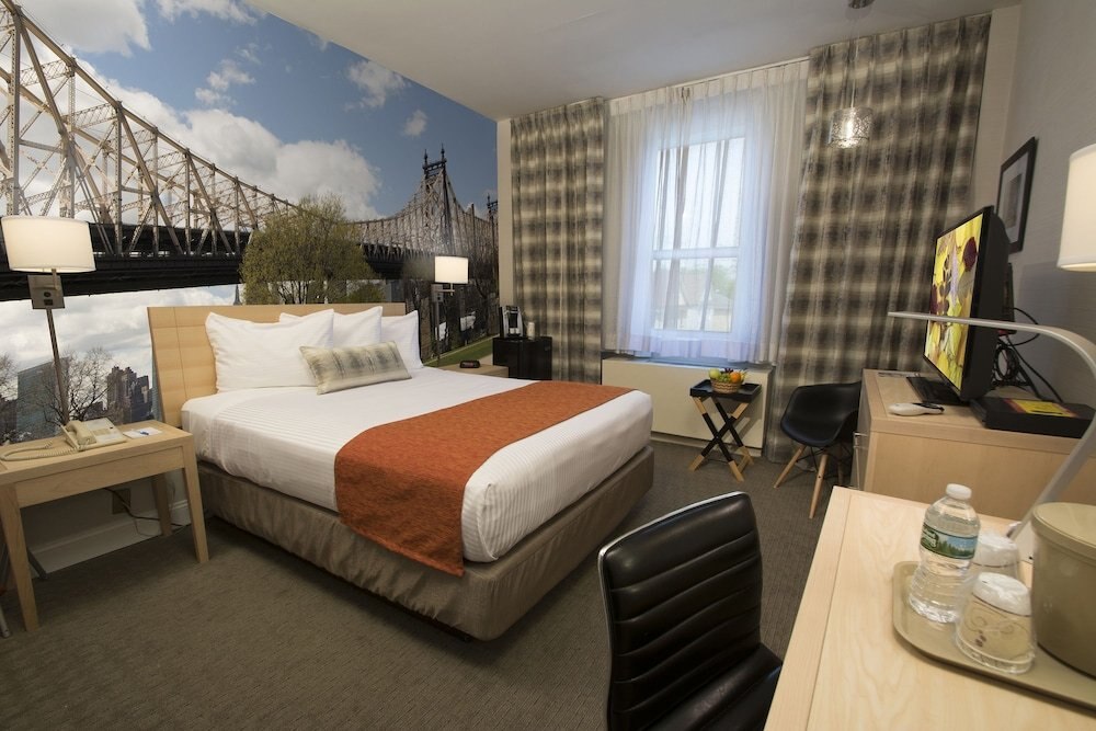 Adria Hotel And Conference Center Room Type - Deluxe Room, 1 Queen Bed, Non Smoking