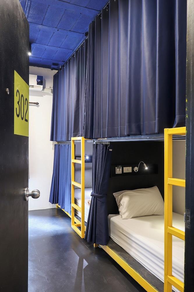 Fulfill Phuket Hostel Room Type - Quadruple Room with Shared Bathroom