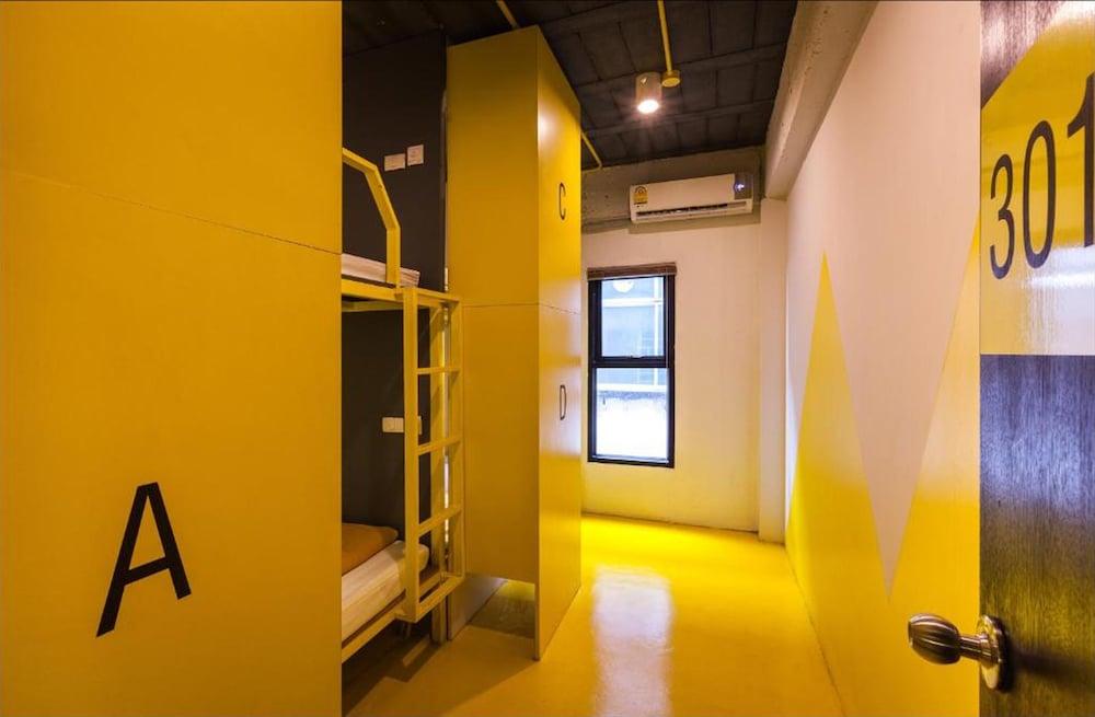Fulfill Phuket Hostel Room Type - Quadruple Room with Shared Bathroom