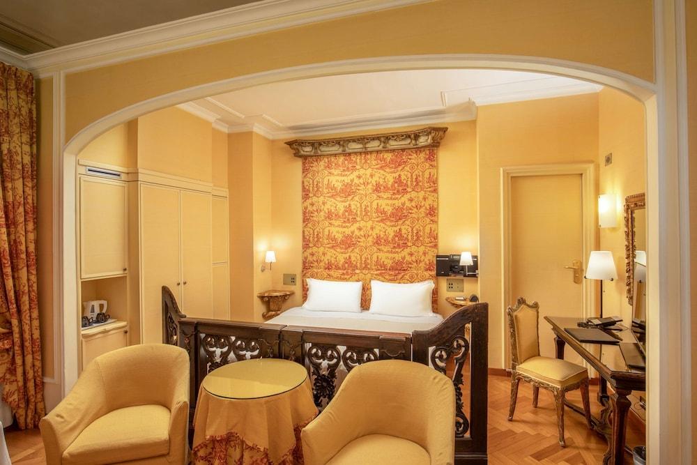 Hotel Canada, BW Premier Collection Room Type - Family Room, Multiple Beds, Non Smoking Hotel Canada, BW Premier Collection Room Type - Family Room, Multiple Beds, Non Smoking
