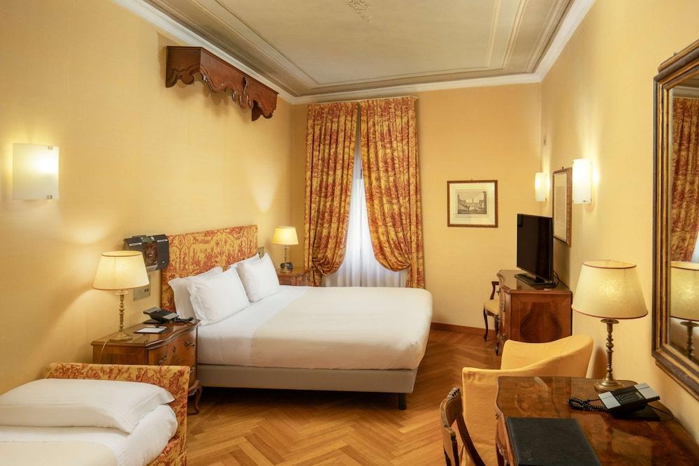 Hotel Canada, BW Premier Collection Room Type - Standard Room, Multiple Beds, Non Smoking Hotel Canada, BW Premier Collection Room Type - Standard Room, Multiple Beds, Non Smoking
