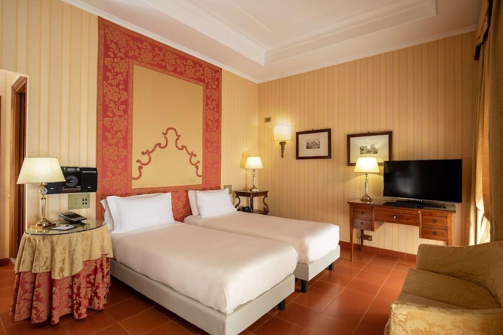Hotel Canada, BW Premier Collection Room Type - 1 Queen Bed, Standard Room