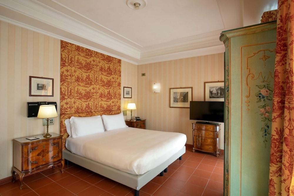 Hotel Canada, BW Premier Collection Room Type - 1 Queen Bed, Non-Smoking, Standard Room