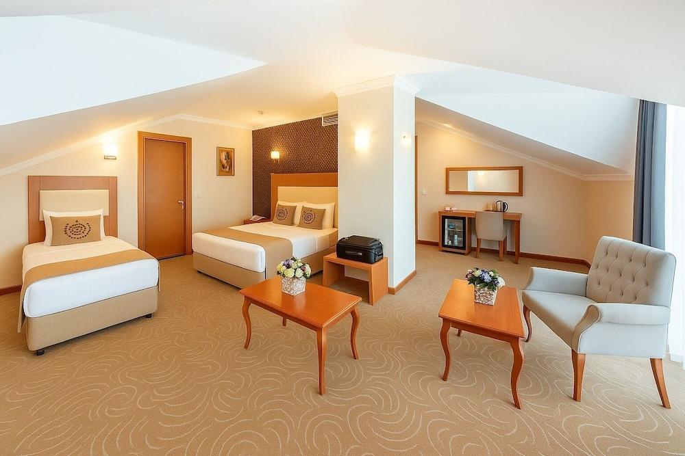 Grand Hotel Avcilar Room Type - Family Room Grand Hotel Avcilar Room Type - Family Room