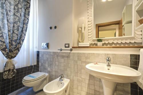 Hotel Marcantonio Rome - Tap to explore photos