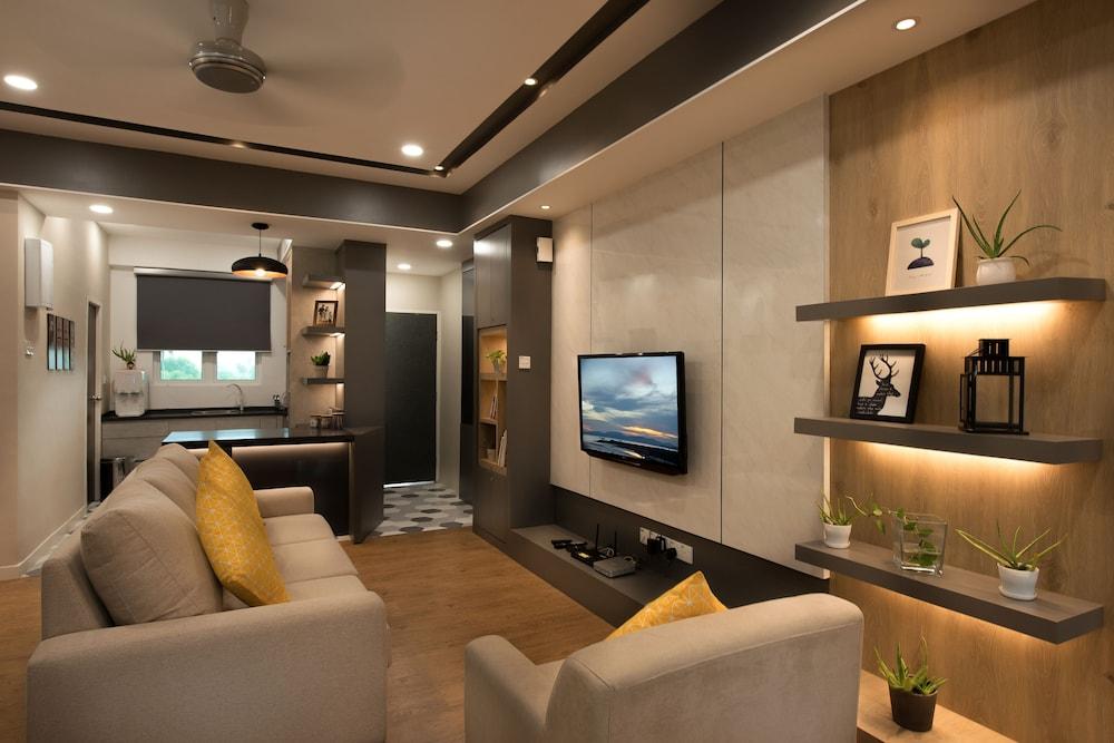 Designer Suite Apartment - Tap to explore photos