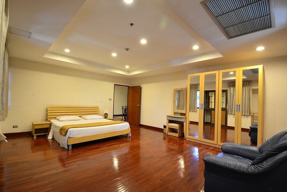 Piyavan Tower Serviced Apartment - Tap to explore photos