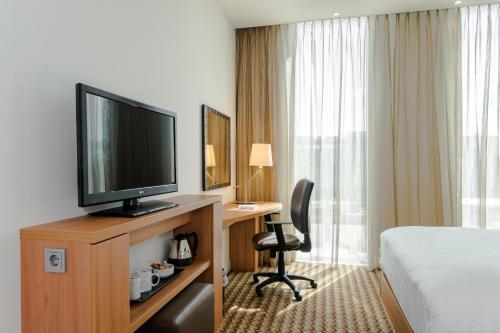 Hampton by Hilton Amsterdam Airport Schiphol - Tap to explore photos