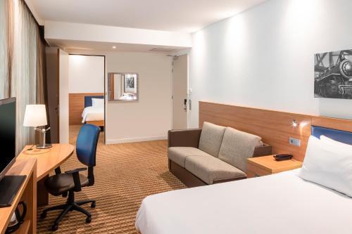 Hampton by Hilton Amsterdam Airport Schiphol - Tap to explore photos
