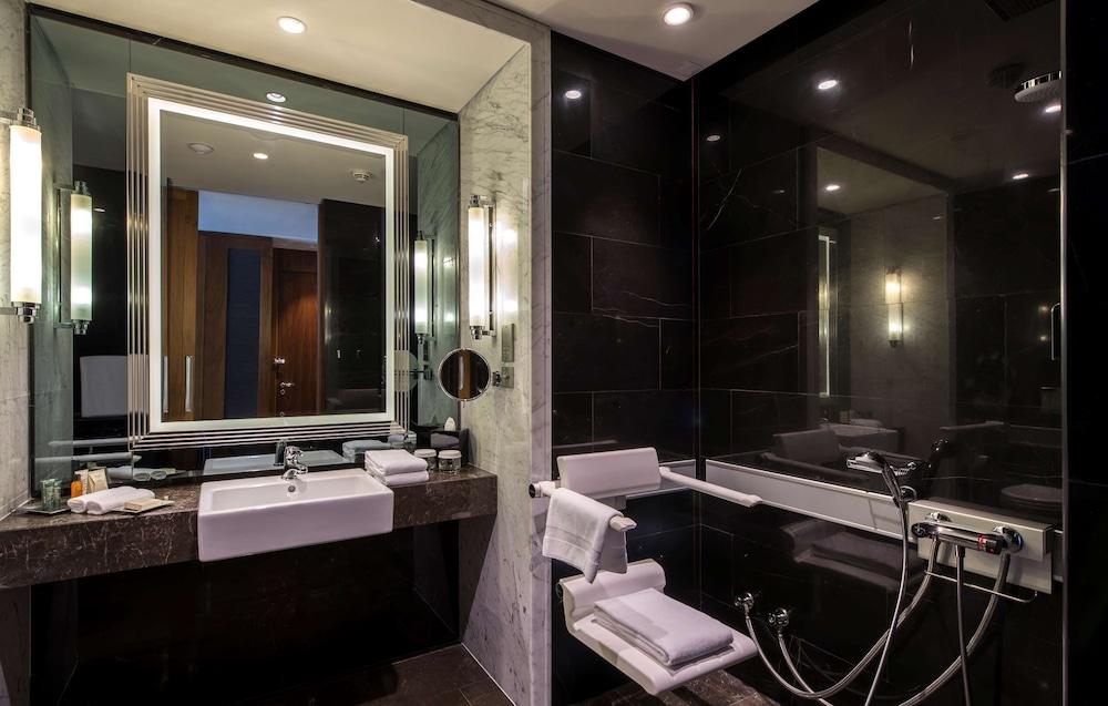 Hilton Istanbul Bomonti Hotel & Conference Center - Tap to explore photos