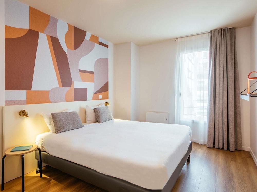 Aparthotel Adagio access Paris Asnieres Room Type - Studio, 1 Double Bed (Large)