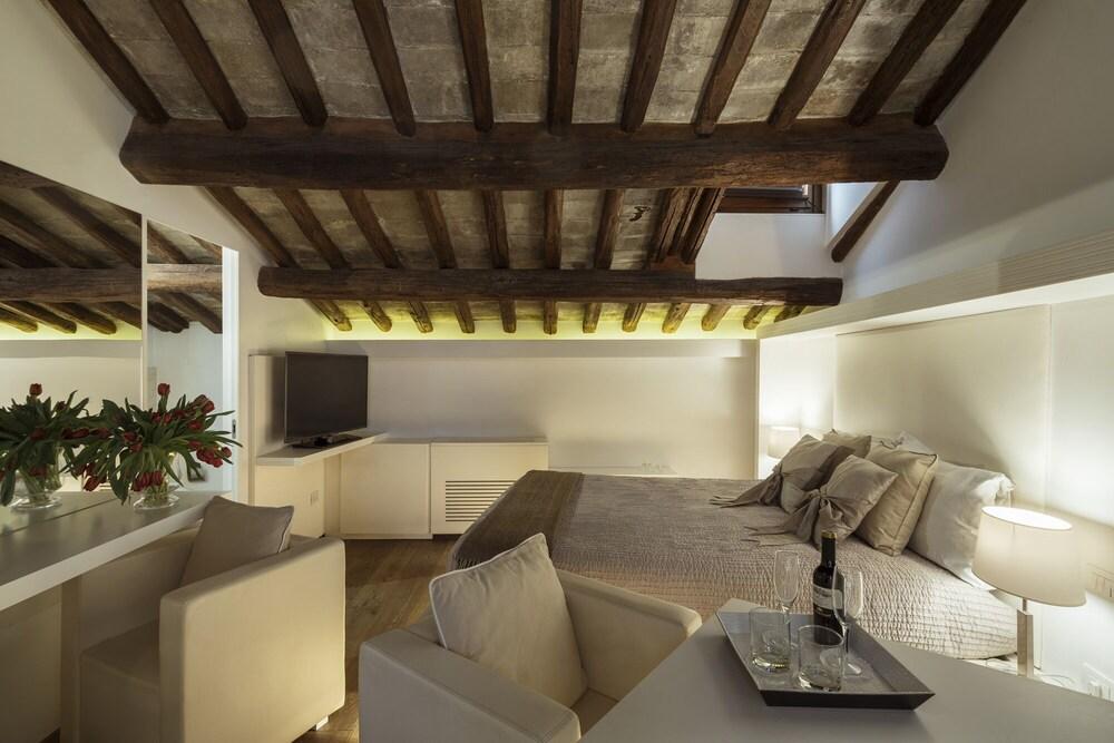Gigli d'Oro Suite Room Type - Exclusive Suite, 1 Queen Bed, Hot Tub Gigli d'Oro Suite Room Type - Exclusive Suite, 1 Queen Bed, Hot Tub