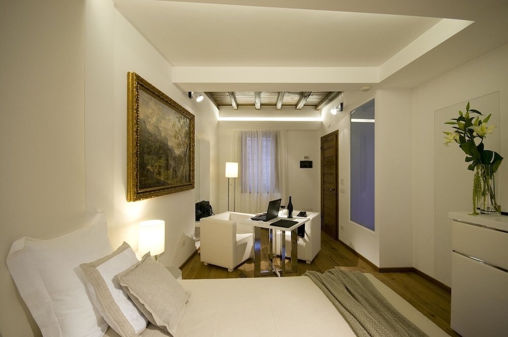 Gigli d'Oro Suite Room Type - Classic Suite, 1 Queen Bed