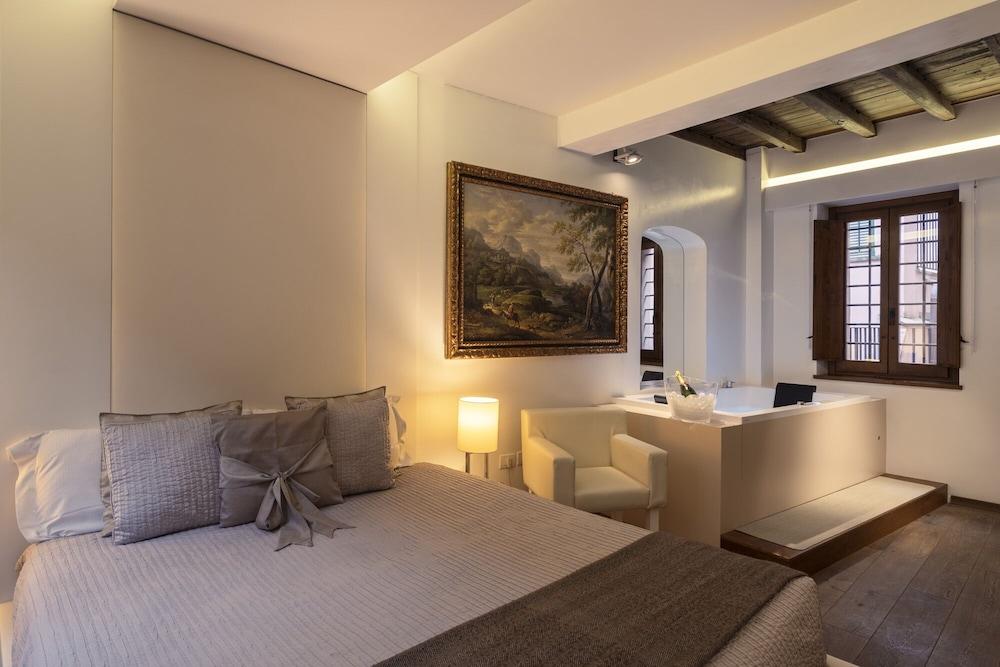Gigli d'Oro Suite Room Type - Executive Suite, 1 Queen Bed, Hot Tub