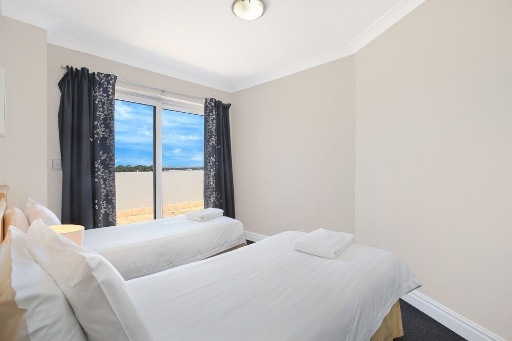 Sydney Airport Suites - Tap to explore photos