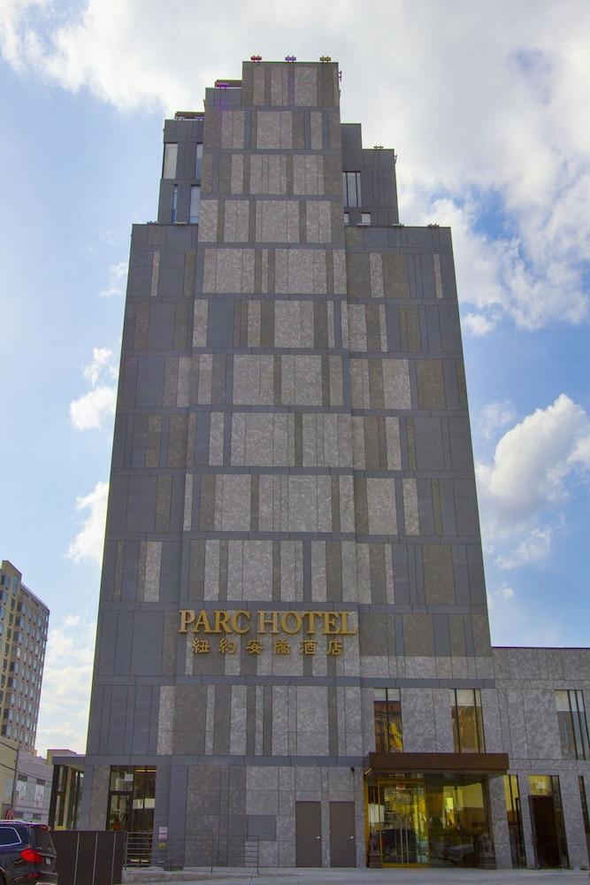 The Parc Hotel - Tap to explore photos