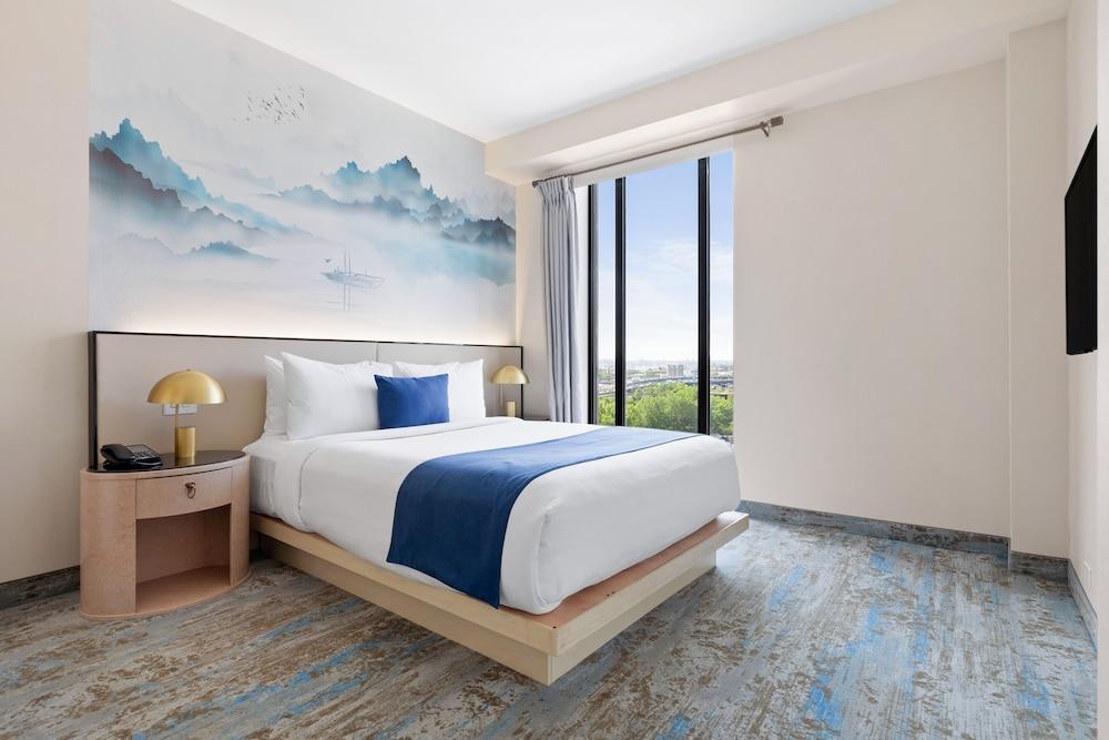 The Parc Hotel Room Type - Deluxe Queen