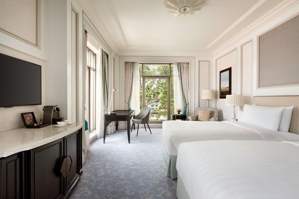 Shangri-La Bosphorus Istanbul - Tap to explore photos
