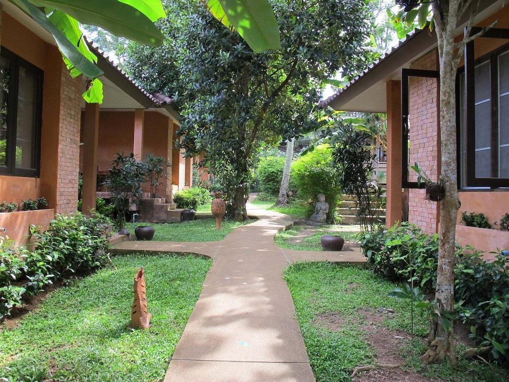 Floraville Phuket Resort Room Type - Deluxe Room, 1 Double Bed