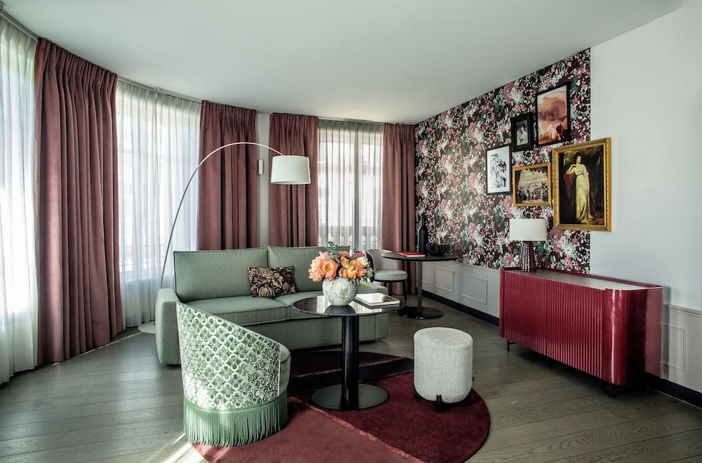 Hotel Indigo PARIS - OPERA, an IHG hotel Room Type - Suite, 1 Queen Bed with Sofabed Hotel Indigo PARIS - OPERA, an IHG hotel Room Type - Suite, 1 Queen Bed with Sofabed