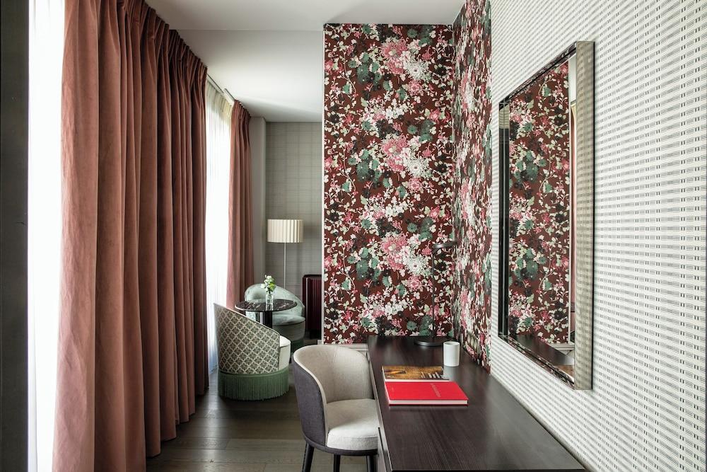 Hotel Indigo PARIS - OPERA, an IHG hotel Room Type - Premium Room, 1 Queen Bed