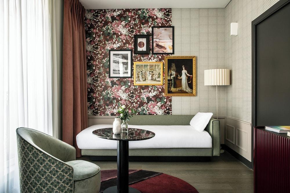 Hotel Indigo PARIS - OPERA, an IHG hotel Room Type - 1 Queen Premium Single Sofa Bed Hotel Indigo PARIS - OPERA, an IHG hotel Room Type - 1 Queen Premium Single Sofa Bed