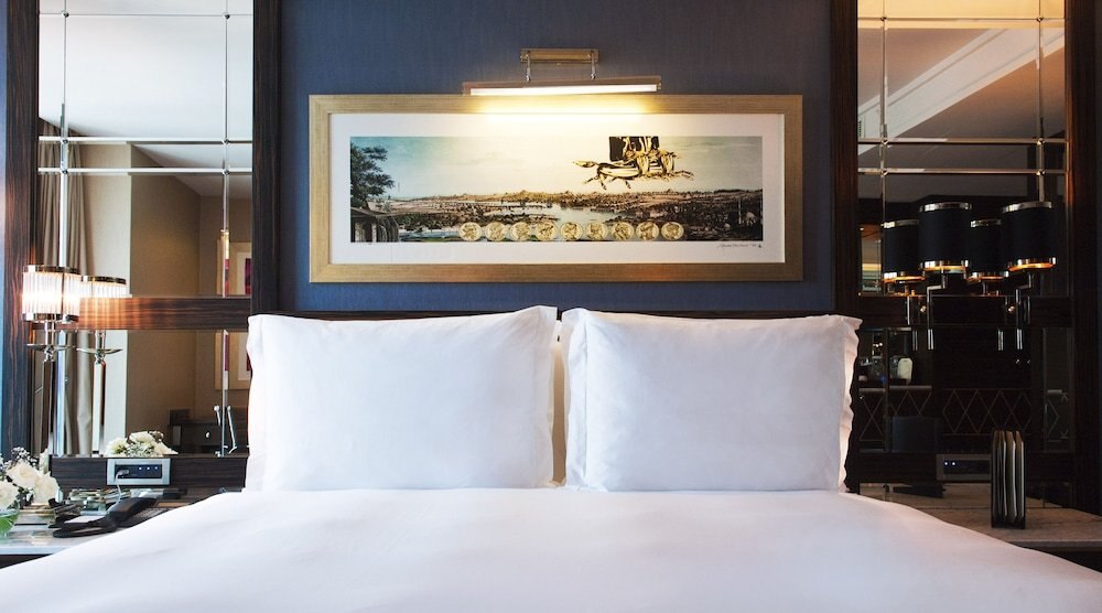 Radisson Blu Hotel Istanbul Pera Room Type - Junior Suite - Golden Horn View Radisson Blu Hotel Istanbul Pera Room Type - Junior Suite - Golden Horn View