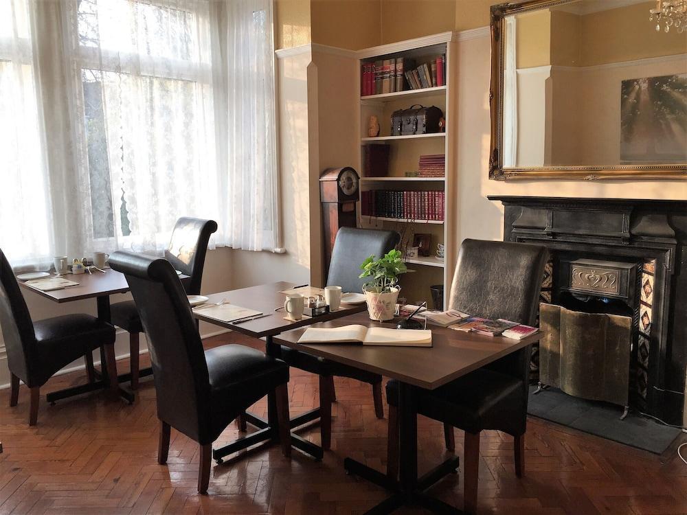 Croham Park Bed & Breakfast - Tap to explore photos