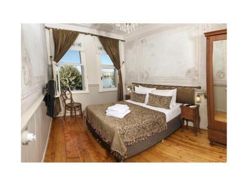 Hotel Troya Balat - Tap to explore photos