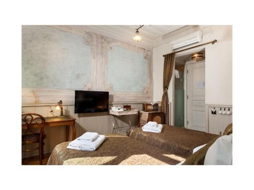 Hotel Troya Balat Room Type - Standard Double Room Hotel Troya Balat Room Type - Standard Double Room