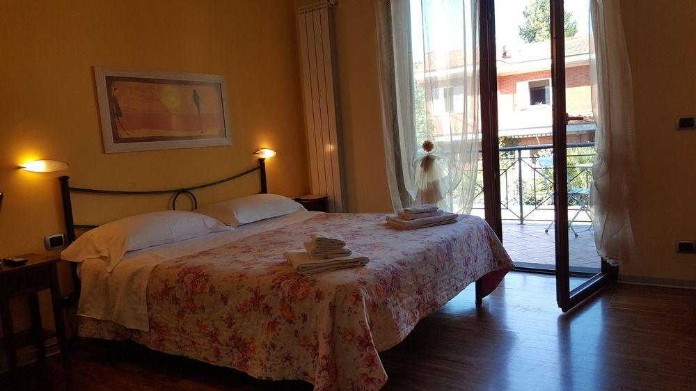 Aurelia Garden Gold B&B - Tap to explore photos