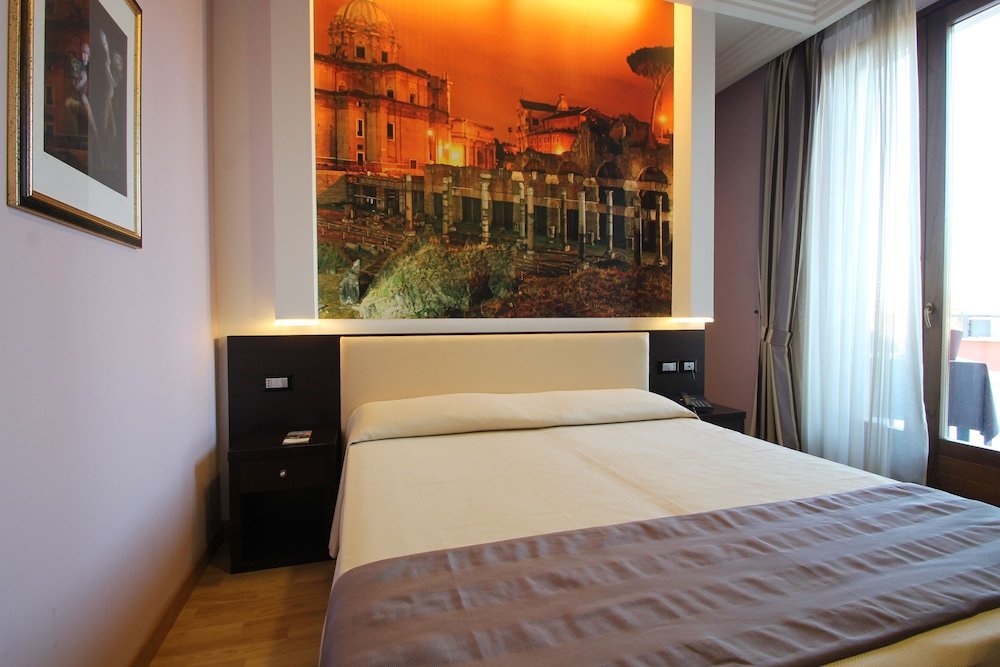 Hotel Star Room Type - Double Room, 1 King Bed