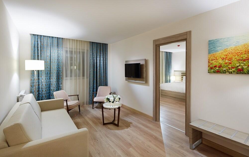 Rox Hotel Room Type - Deluxe Suite Rox Hotel Room Type - Deluxe Suite