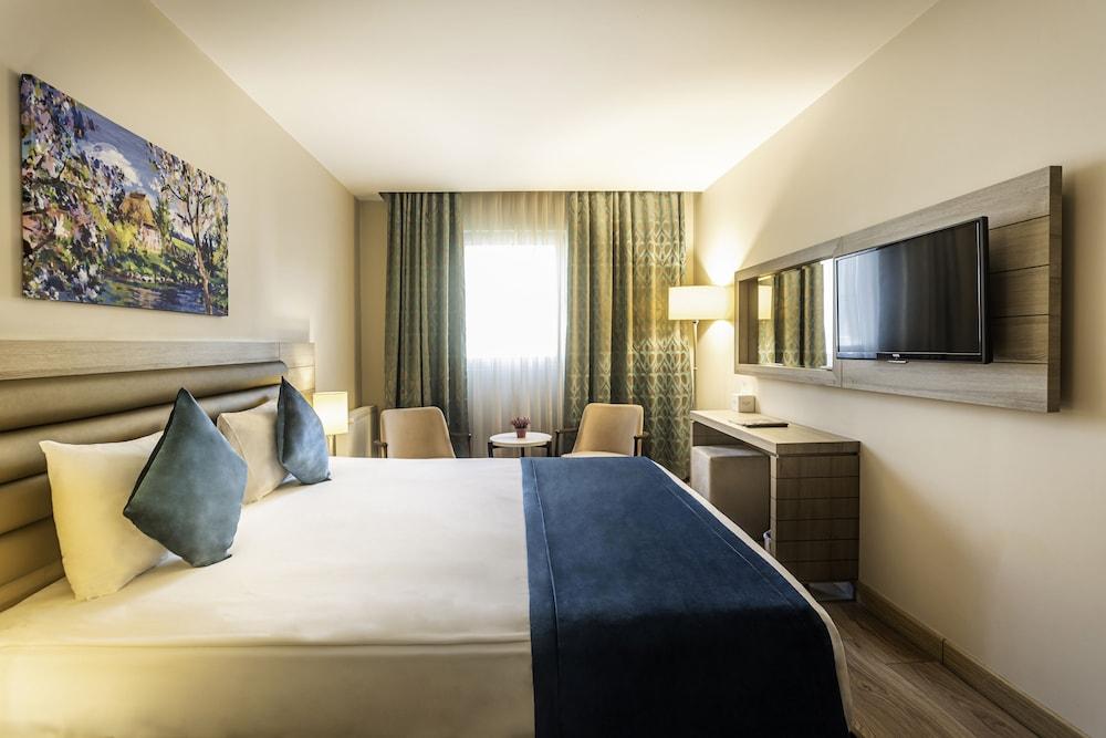 Rox Hotel Room Type - Superior French Bed Room