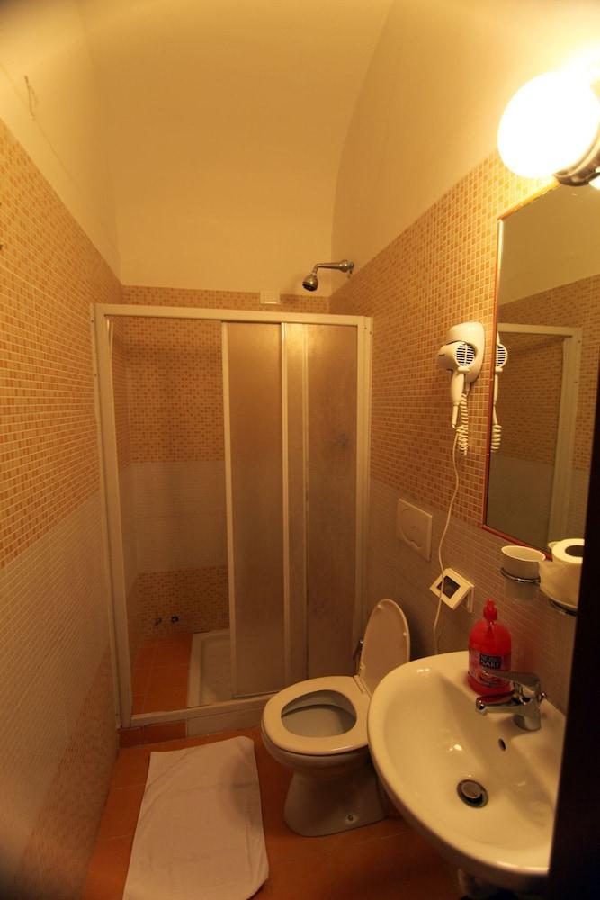 Hollywood Roma Room Type - Economy Triple Room