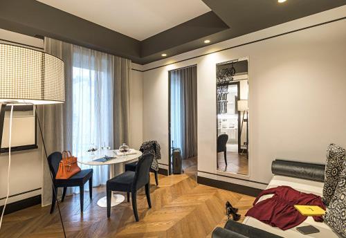 Corso 281 Luxury Suites Roma - Tap to explore photos