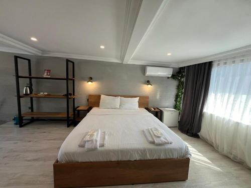 Le Safran Suite Room Type - Deluxe Triple Room Le Safran Suite Room Type - Deluxe Triple Room