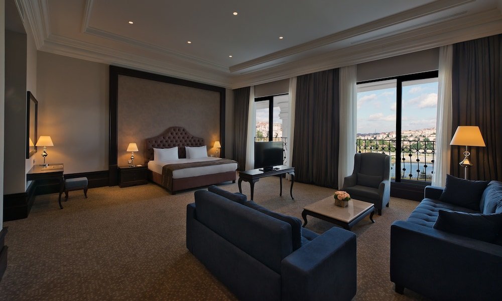 Vialand Palace Hotel Room Type - Honeymoon Suite (Double)