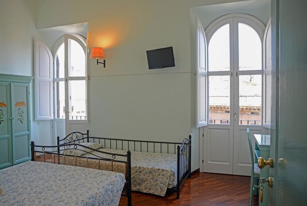Hotel Lilium Room Type - Standard Triple Room, Balcony, City View Hotel Lilium Room Type - Standard Triple Room, Balcony, City View