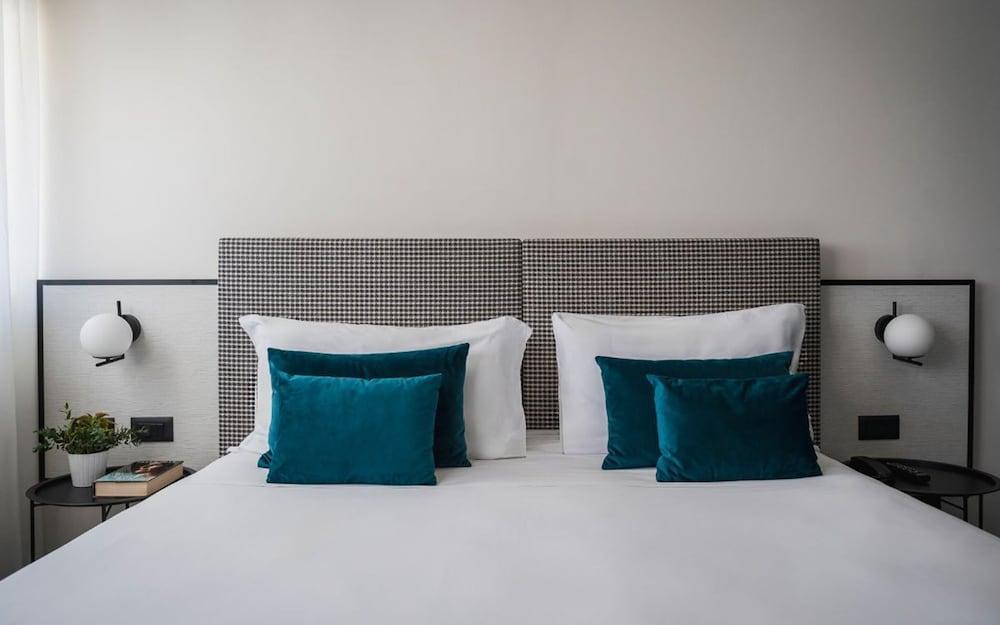 Villa EUR - Parco dei Pini Room Type - Superior Double or Twin Room Villa EUR - Parco dei Pini Room Type - Superior Double or Twin Room