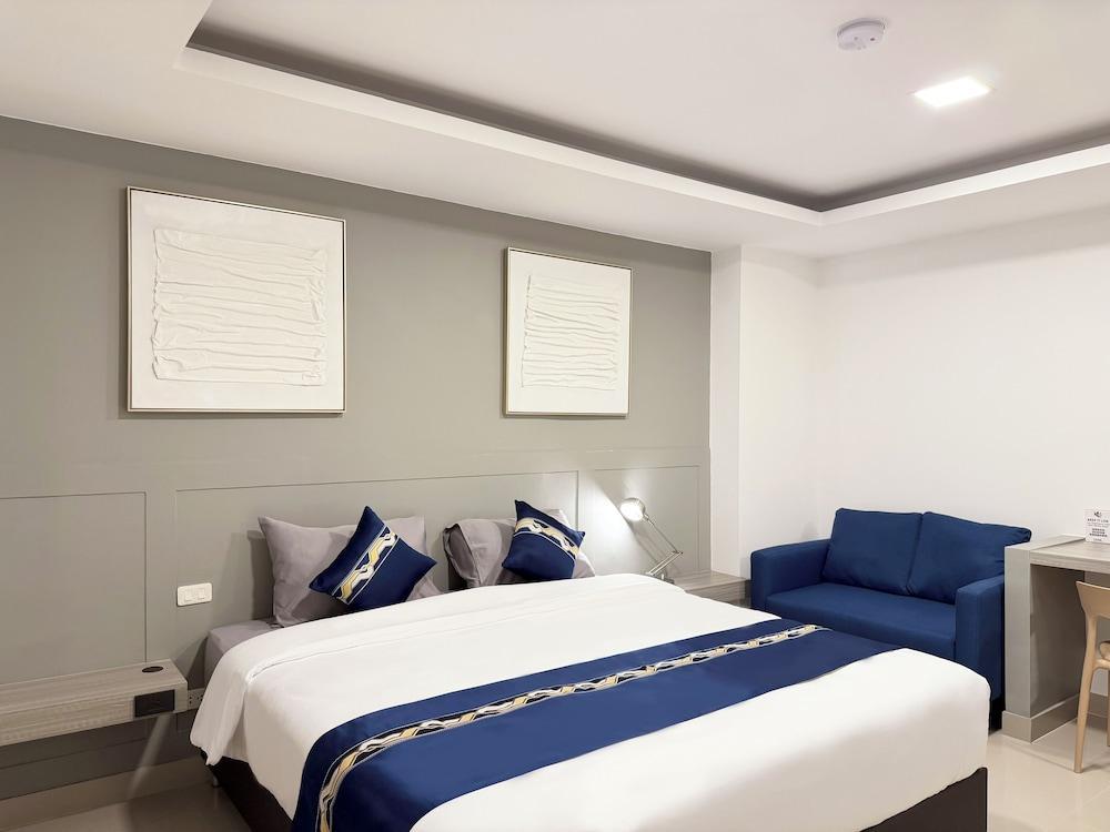 UTD 8 Hotel & Residence Room Type - Deluxe Room