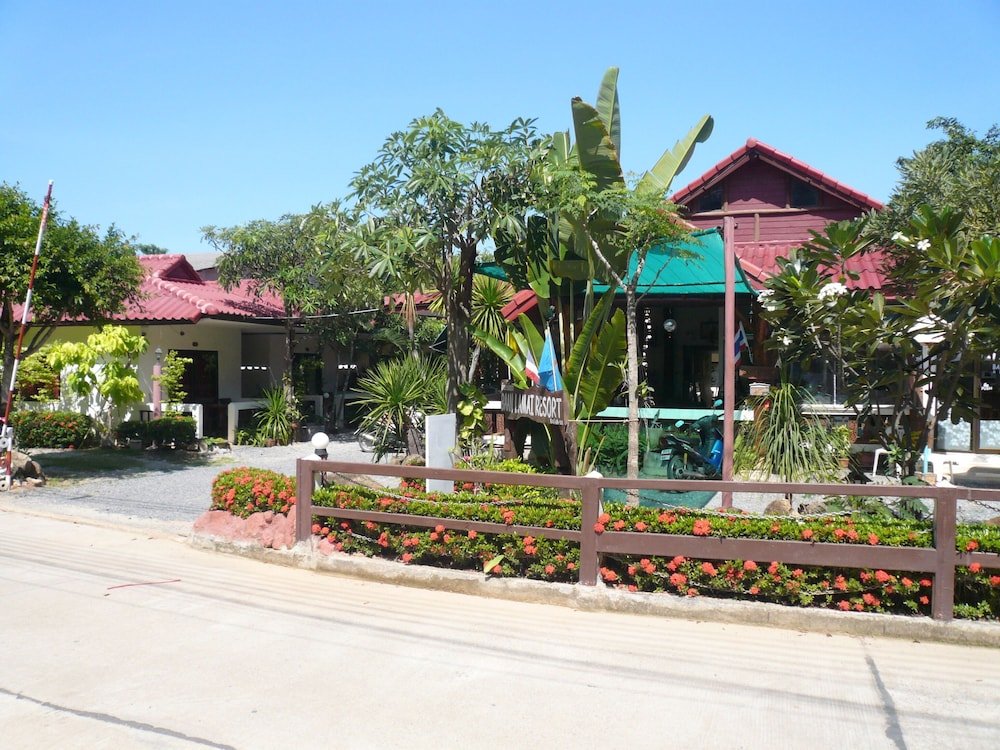 Baan Lamai Resort - Tap to explore photos