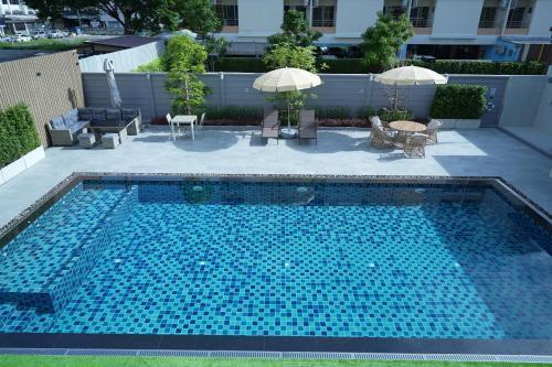 Three Seasons Bangkok - Tap to explore photos