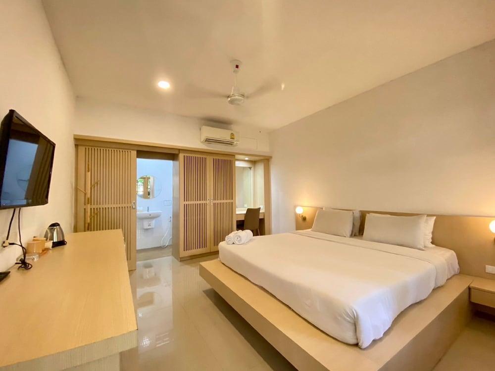 Garden Home Kata Room Type - Deluxe Room, Garden View